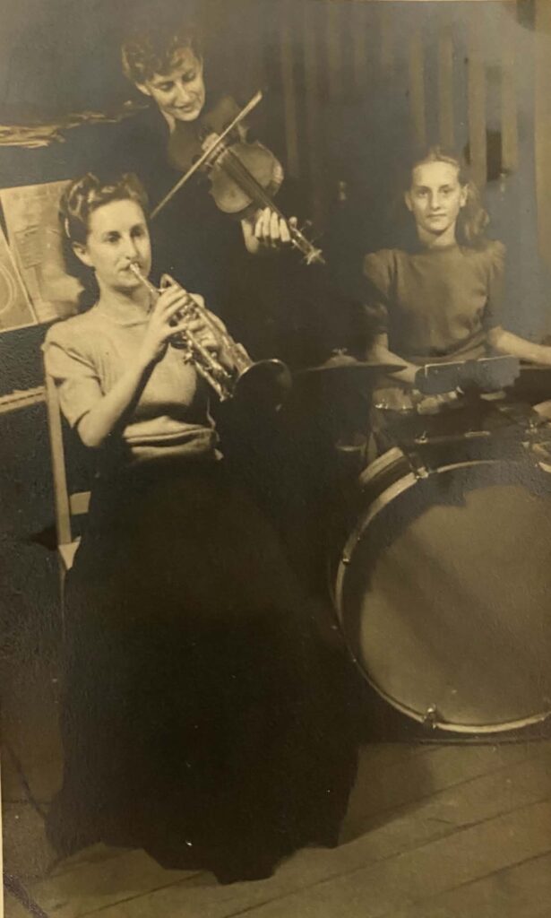 The Colley Sisters Band: Hannah, Laura and Thelma